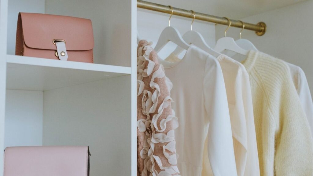 20 minimalist wardrobe tips how to have a minimalist closet – Artofit